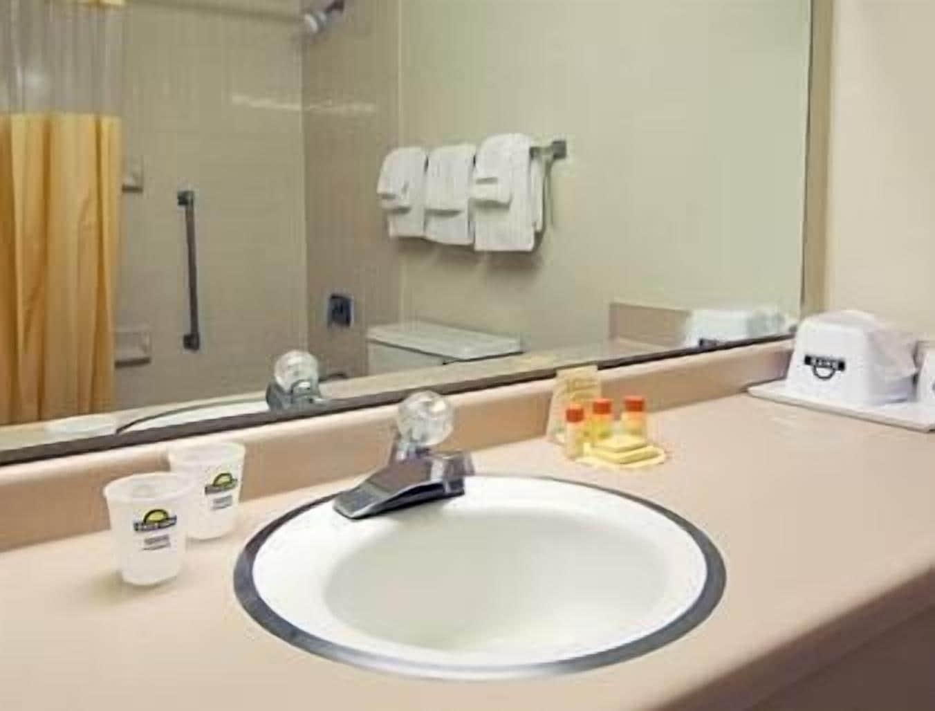 Days Inn By Wyndham Myrtle Beach Socastee Экстерьер фото